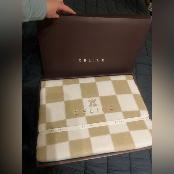 NIB: CELINE Checkered Throw Blanket w/ Triomphe Logo, Tan/White, 4' 7" × 6' 7" - Picture 2 of 7